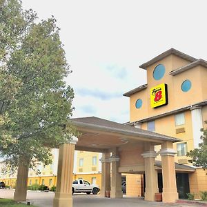 Super 8 By Wyndham Temple I-35